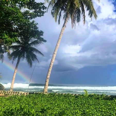 Hotel Southern Mentawai Outpost Sibigau Island Exterior foto